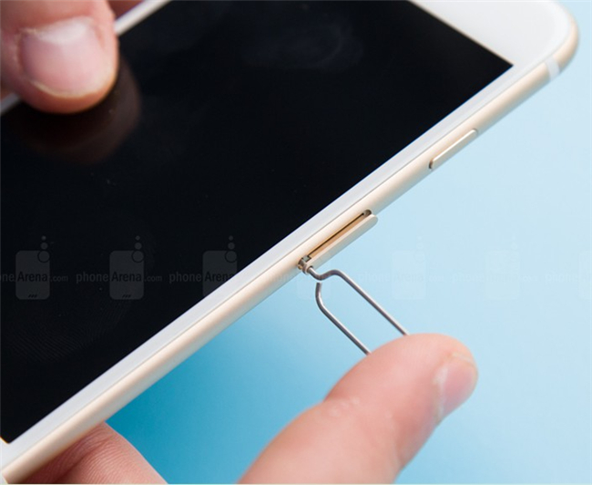how-to-fix-iphone-no-service-take-out-the-sim-card-and-put-it-back-in-8