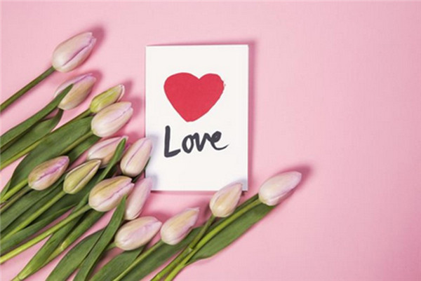best-10-romantic-valentine-day-photos-tulip-flowers-with-love-card-2