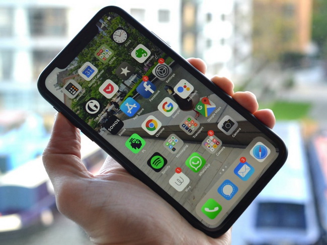 What-is-LCD-on-iPhone-XR