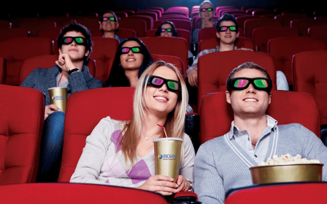  Side-by-side-3D-watch-in-cinema 